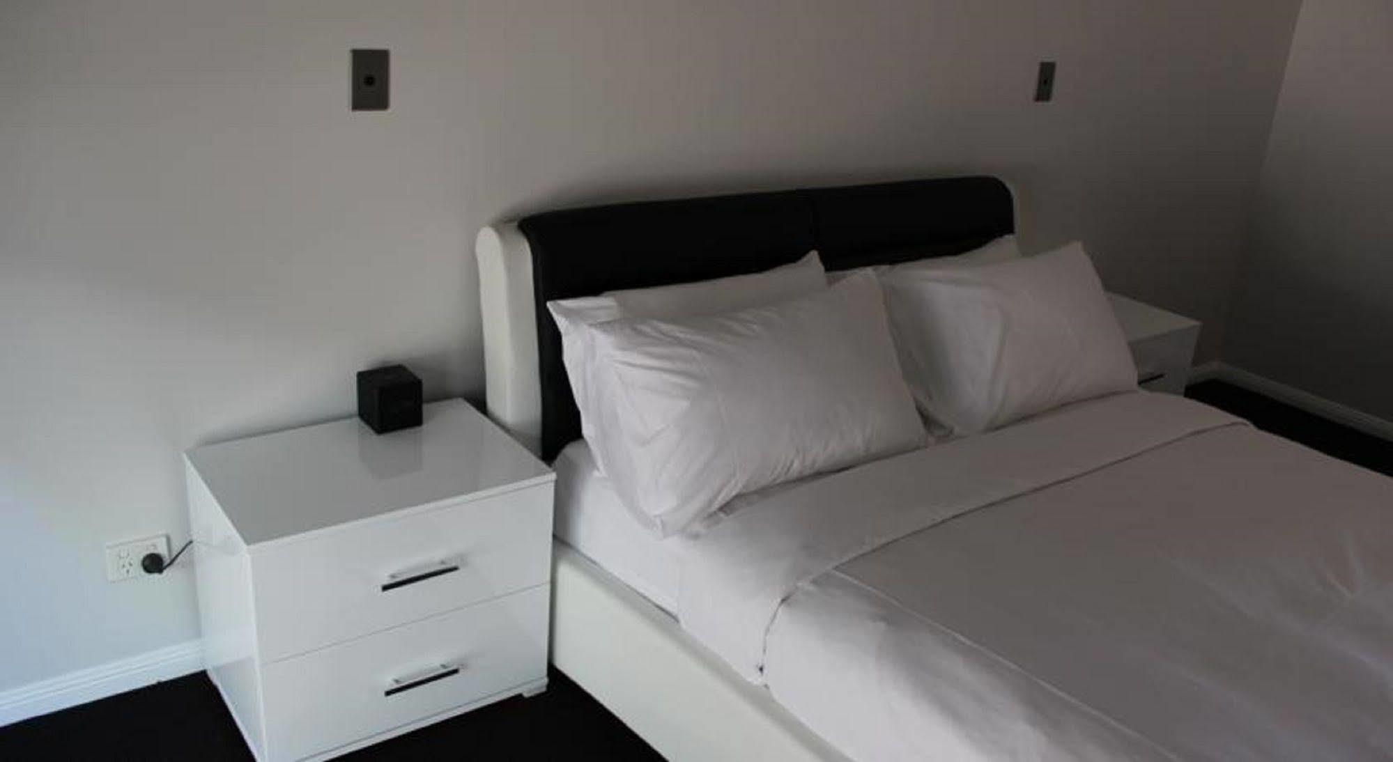 Motor Motel 3*